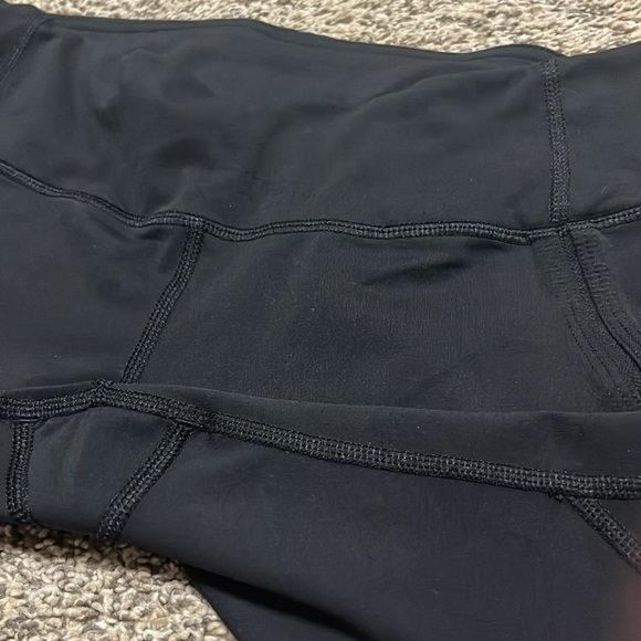 Lululemon Athletica Women’s size 6 black cropped leggings - Picture 6 of 7